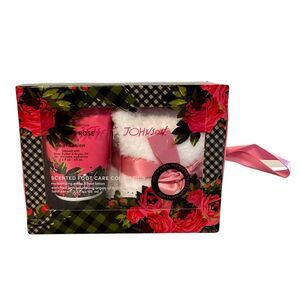 Betsey Johnson Vanilla Rose Scented Foot Care Socks Lotion Set NWT